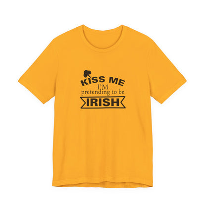 Kiss Me, I'm Pretending to be Irish - Men's T-shirt