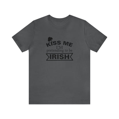 Kiss Me, I'm Pretending to be Irish - Men's T-shirt