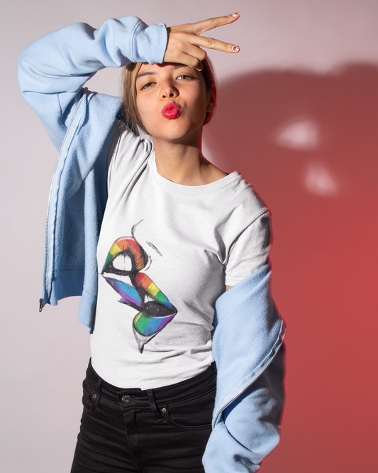 Pride Kiss - Women's T-shirt